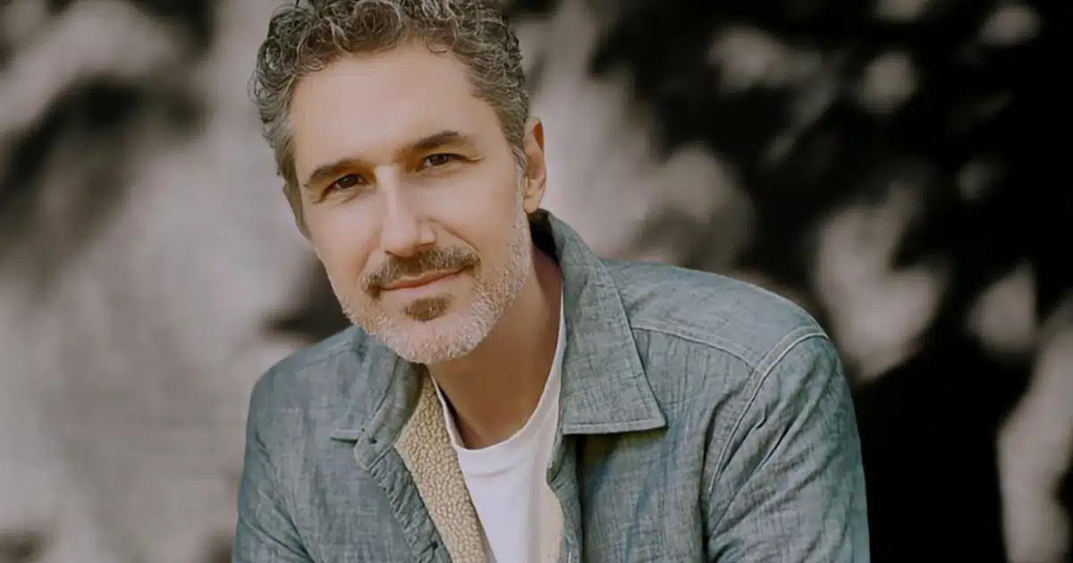 Headshot of Survivor: Africa winner, Ethan Zohn.